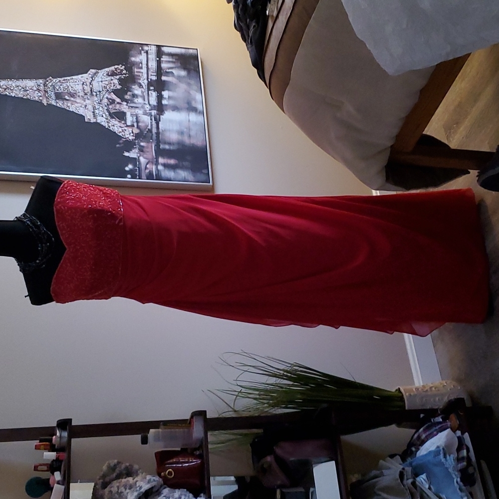 Red Prom dress size 8 strapless roomy for large chest